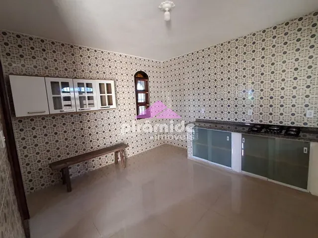 Casa com 280m² 3 quartos e 4 banheiros, à venda, no bairro Jardim Mariella em Caraguatatuba