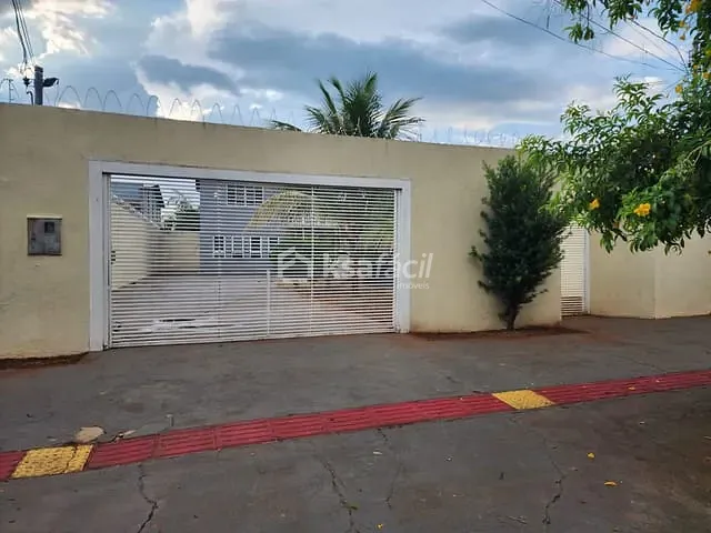 Sobrado com 360m² 3 quartos e 2 banheiros, para alugar, no bairro Jardim Jockey Club em Campo Grande