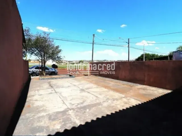 Casa com 261m² 3 quartos e 1 banheiro, à venda, no bairro Jardim Maria Celina em Londrina