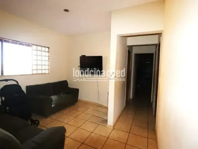 Casa com 261m² 3 quartos e 1 banheiro, à venda, no bairro Jardim Maria Celina em Londrina