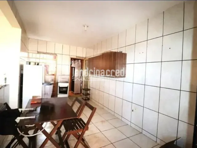 Casa com 261m² 3 quartos e 1 banheiro, à venda, no bairro Jardim Maria Celina em Londrina