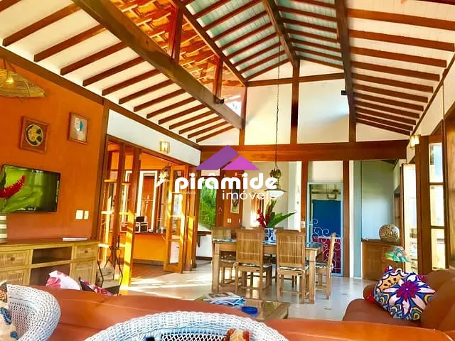 Casa com 4132m² 8 quartos e 10 banheiros, à venda, no bairro Centro em Ilhabela