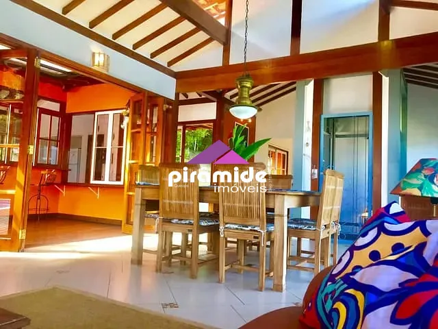 Casa com 4132m² 8 quartos e 10 banheiros, à venda, no bairro Centro em Ilhabela