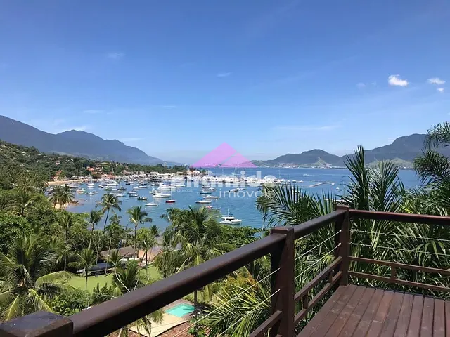 Casa com 4132m² 8 quartos e 10 banheiros, à venda, no bairro Centro em Ilhabela