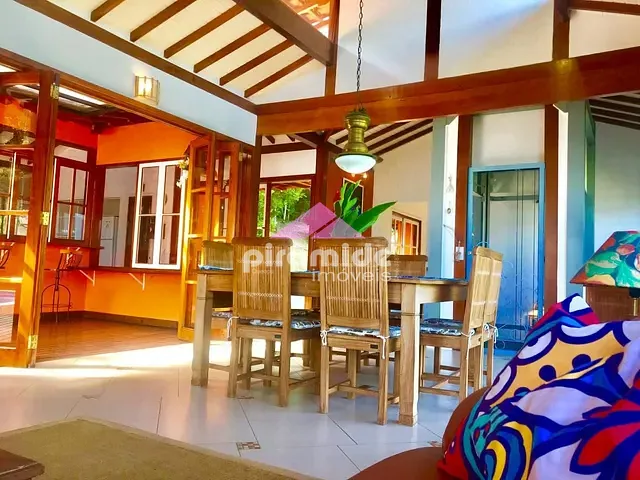 Casa com 4132m² 8 quartos e 10 banheiros, à venda, no bairro Centro em Ilhabela