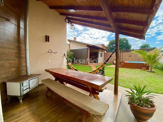 Casa com 300m² 2 quartos e 3 banheiros, à venda, no bairro Jardim Itália em Campo Grande