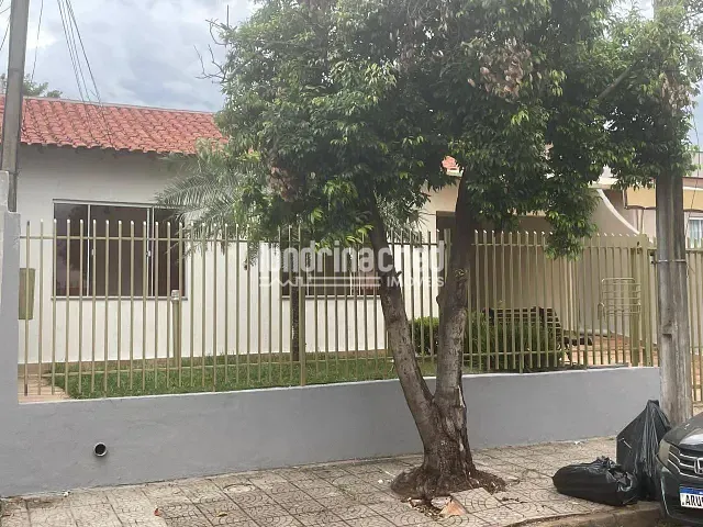 Casa com 250m² 3 quartos e 1 banheiro, à venda, no bairro Conjunto Professora Hilda Mandarino em Londrina