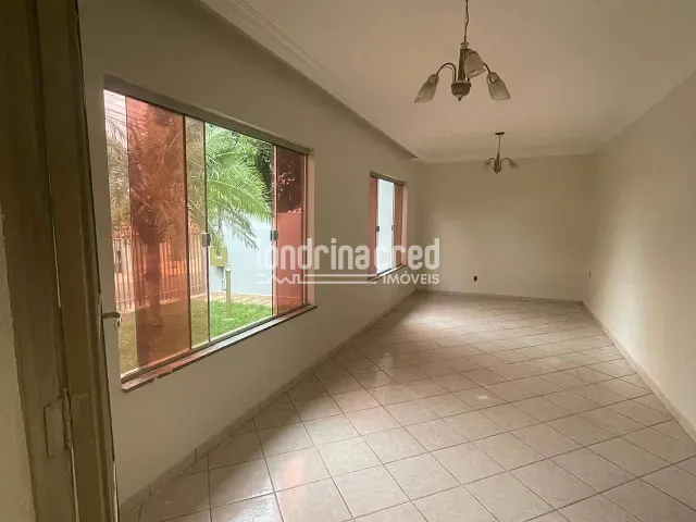 Casa com 250m² 3 quartos e 1 banheiro, à venda, no bairro Conjunto Professora Hilda Mandarino em Londrina