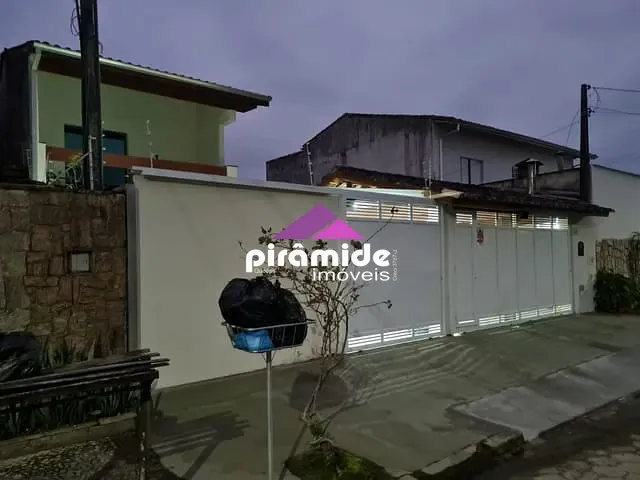 Casa com 192m² 3 quartos e 1 banheiro, à venda, no bairro Jardim Califórnia em Caraguatatuba