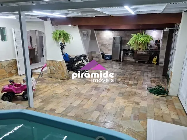 Casa com 192m² 3 quartos e 1 banheiro, à venda, no bairro Jardim Califórnia em Caraguatatuba
