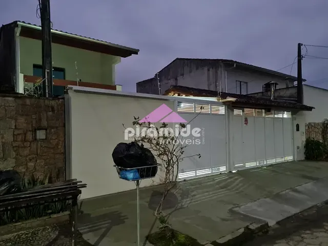 Casa com 192m² 3 quartos e 1 banheiro, à venda, no bairro Jardim Califórnia em Caraguatatuba