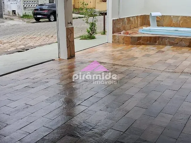 Casa com 192m² 3 quartos e 1 banheiro, à venda, no bairro Jardim Califórnia em Caraguatatuba