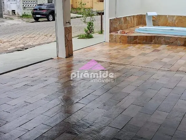 Casa com 192m² 3 quartos e 1 banheiro, à venda, no bairro Jardim Califórnia em Caraguatatuba