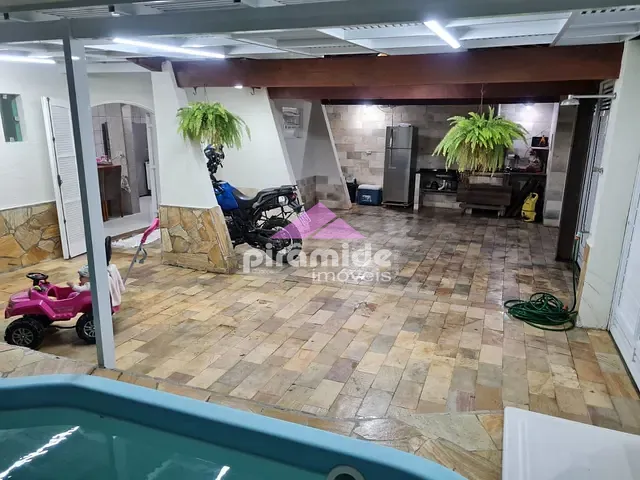 Casa com 192m² 3 quartos e 1 banheiro, à venda, no bairro Jardim Califórnia em Caraguatatuba