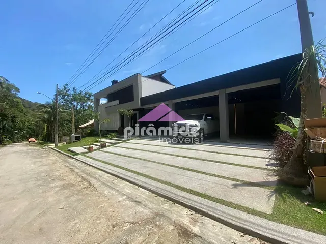 Casa com 720m² 6 quartos e 3 banheiros, à venda, no bairro Park Imperial em Caraguatatuba