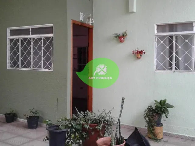 Casa com 300m² 3 quartos e 2 banheiros, à venda, no bairro Jardim Guadalajara em Sorocaba
