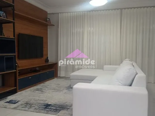 Casa com 254m² 4 quartos e 2 banheiros, à venda, no bairro Jardim das Indústrias em São José dos Campos