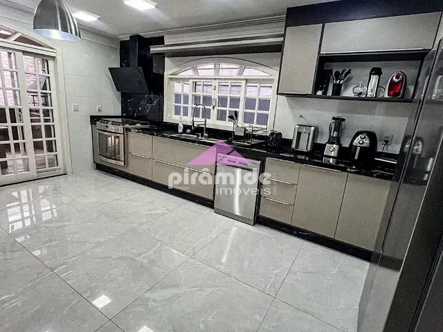 Casa com 254m² 4 quartos e 2 banheiros, à venda, no bairro Jardim das Indústrias em São José dos Campos