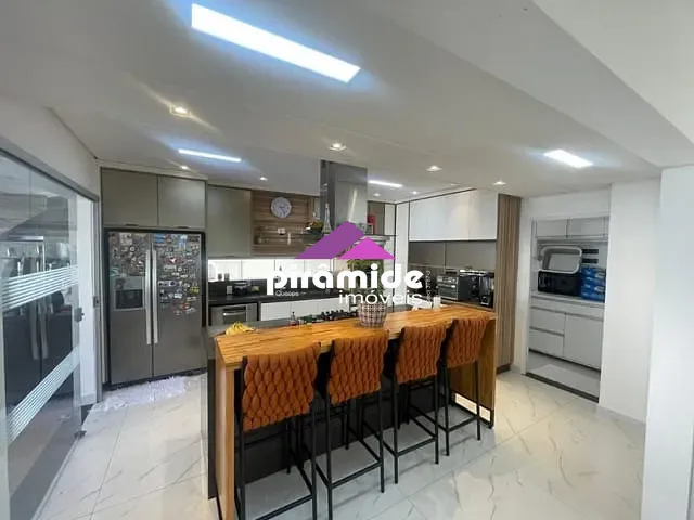 Casa com 360m² 4 quartos e 6 banheiros, à venda, no bairro Urbanova em São José dos Campos