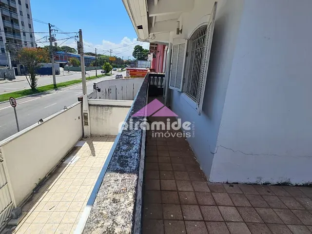 Casa com 400m² 4 quartos e 3 banheiros, para alugar, no bairro Jardim das Indústrias em São José dos Campos