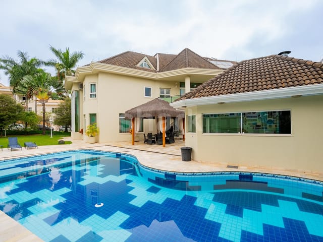 Casa com 1650m² 6 quartos e 8 banheiros, à venda, no bairro Tamboré em Santana de Parnaíba