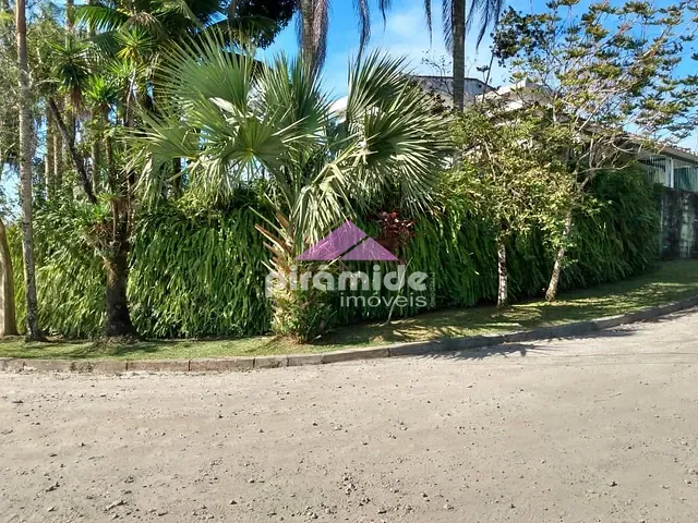 Casa com 526m² 2 quartos e 1 banheiro, à venda, no bairro Balneário Gardem Mar em Caraguatatuba