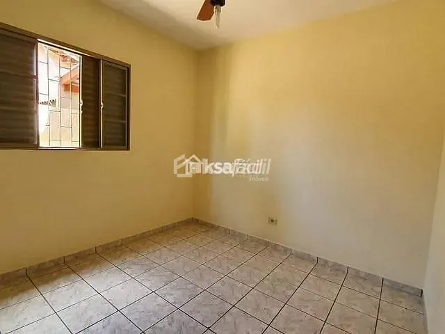 Casa com 360m² 2 quartos e 1 banheiro, para alugar, no bairro Recanto dos Pássaros em Campo Grande