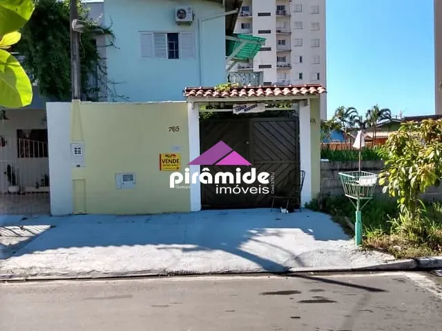 Casa com 90m² 2 quartos e 2 banheiros, à venda, no bairro Aruan em Caraguatatuba