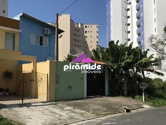 Casa com 90m² 2 quartos e 2 banheiros, à venda, no bairro Aruan em Caraguatatuba