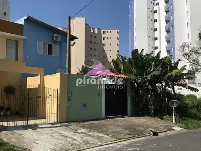 Casa com 90m² 2 quartos e 2 banheiros, à venda, no bairro Aruan em Caraguatatuba