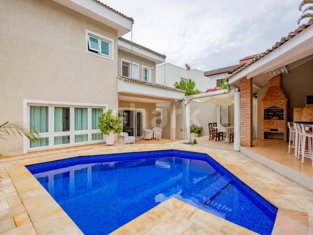 Casa com 360m² 4 quartos e 6 banheiros, à venda, no bairro Alphaville em Santana de Parnaíba