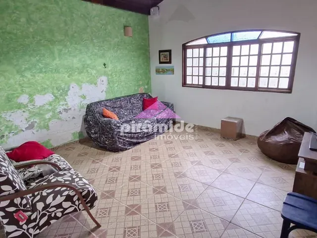 Casa com 180m² 4 quartos e 3 banheiros, à venda, no bairro Martim de Sá em Caraguatatuba