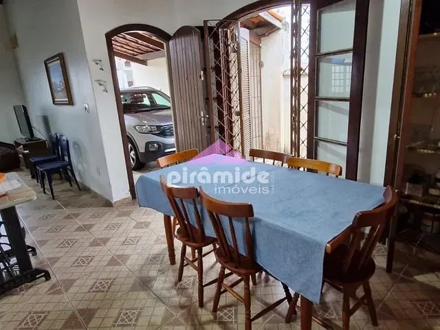 Casa com 180m² 4 quartos e 3 banheiros, à venda, no bairro Martim de Sá em Caraguatatuba