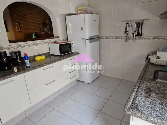 Casa com 360m² 4 quartos e 4 banheiros, à venda, no bairro Vila Atlântica em Caraguatatuba