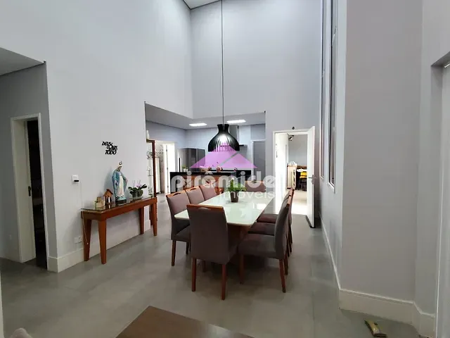 Casa com 340m², à venda, no bairro Condomínio Terras do Vale em Caçapava