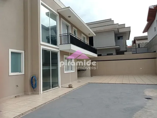Casa com 500m² 4 quartos e 4 banheiros, à venda, no bairro Condomínio Residencial Mantiqueira em São José dos Campos
