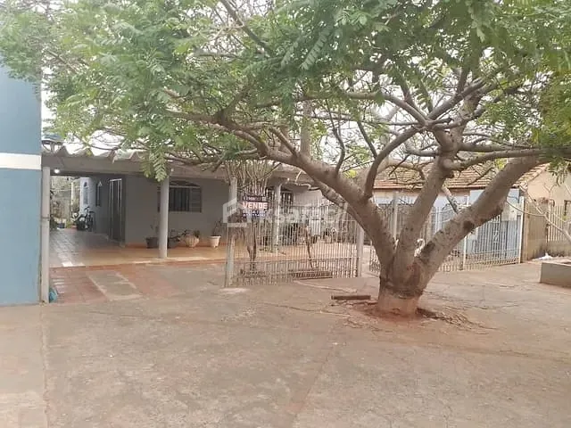Casa com 360m² 3 quartos e 1 banheiro, à venda, no bairro Pioneiros em Campo Grande