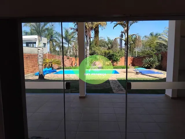 Casa 3 quartos e 4 banheiros, para alugar, no bairro Residencial Village Ipanema I em Araçoiaba da Serra