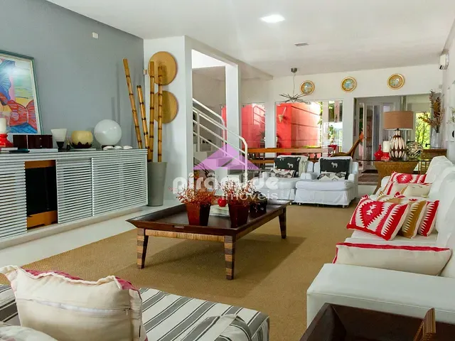 Casa com 563m² 6 quartos e 6 banheiros, à venda, no bairro Cocanha em Caraguatatuba