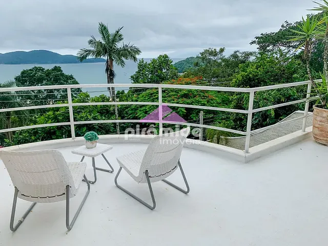 Casa com 563m² 6 quartos e 6 banheiros, à venda, no bairro Cocanha em Caraguatatuba