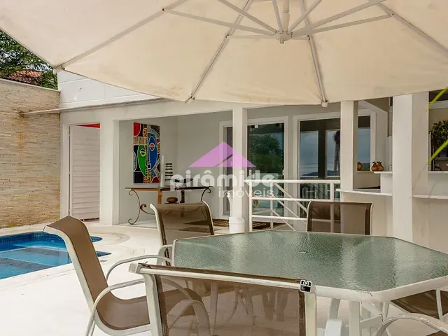 Casa com 563m² 6 quartos e 6 banheiros, à venda, no bairro Cocanha em Caraguatatuba