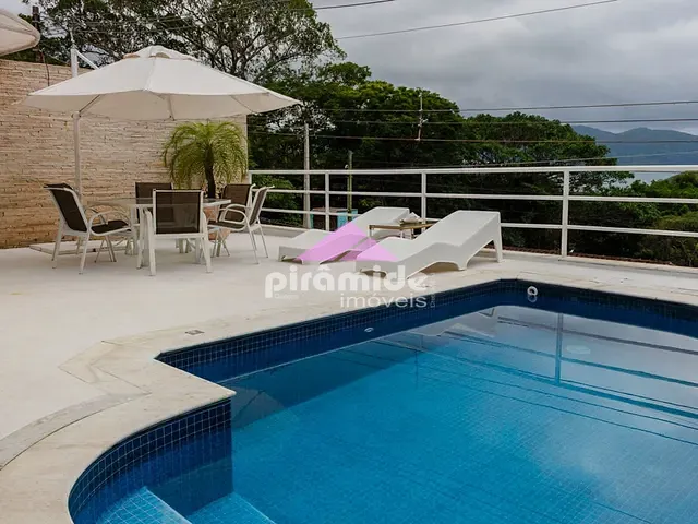 Casa com 563m² 6 quartos e 6 banheiros, à venda, no bairro Cocanha em Caraguatatuba