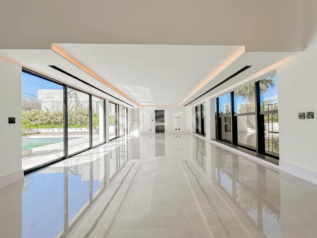 Casa com 1120m² 4 quartos e 7 banheiros, à venda, no bairro Alphaville Residencial Dois em Barueri