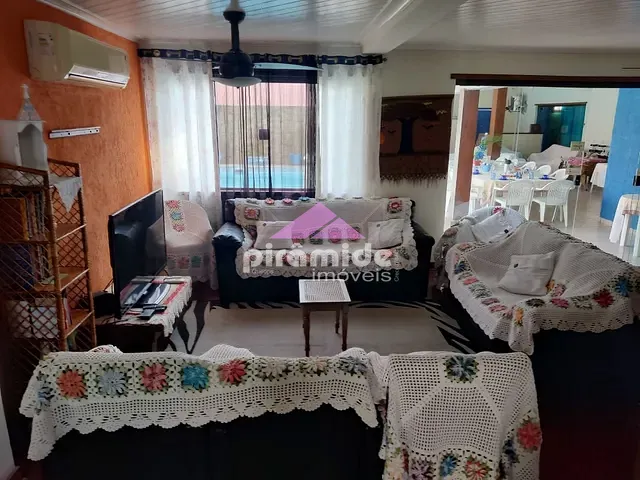 Casa com 630m² 5 quartos e 7 banheiros, à venda, no bairro Indaiá em Caraguatatuba