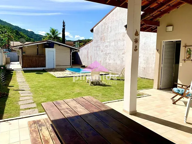 Casa com 342m² 2 quartos e 2 banheiros, à venda, no bairro Toninhas em Ubatuba