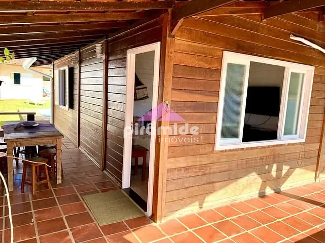 Casa com 342m² 2 quartos e 2 banheiros, à venda ou para alugar, no bairro Toninhas em Ubatuba