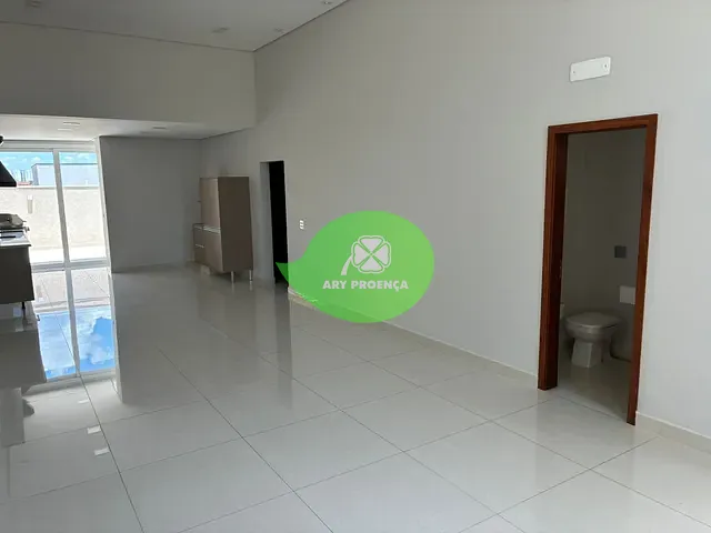 Casa 2 quartos e 3 banheiros, à venda ou para alugar, no bairro Residencial Villa do Bosque em Sorocaba