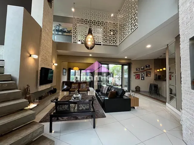 Casa com 300m² 3 quartos e 2 banheiros, à venda, no bairro Jardim das Industrias em Jacareí
