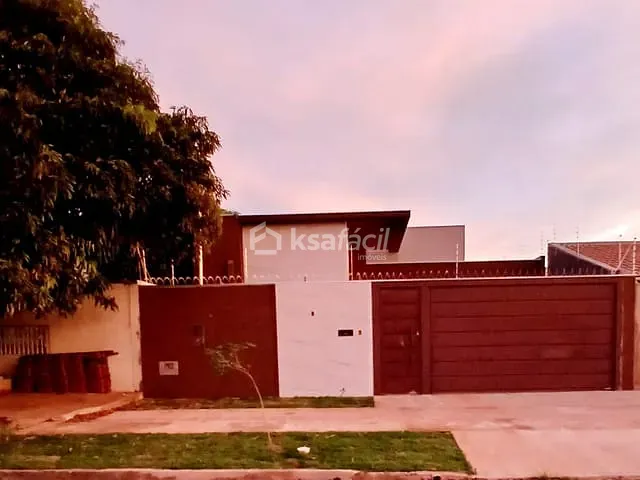 Casa com 360m² 3 quartos e 2 banheiros, à venda, no bairro Universitário em Campo Grande