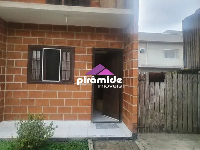 Casa com 103m² 2 quartos e 2 banheiros, à venda, no bairro Pontal de Santa Marina em Caraguatatuba